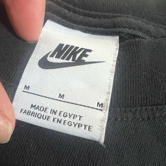 Nike Girl Crop Black Graphic Tee - Picture 4 of 6